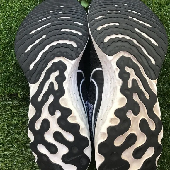 - Nike react infinity flyknit size women 11.5 black and white .Unisex men’s 9.5 - Picture 14 of 15